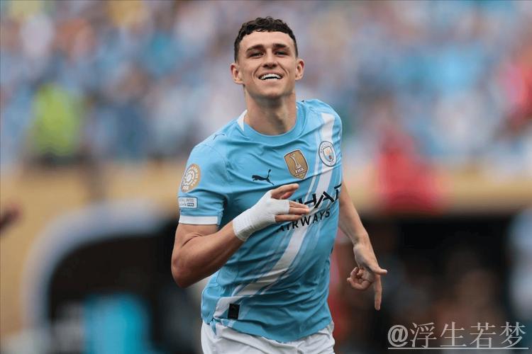 福登传射+多库建功，曼城2-0击败维达德，世俱杯喜迎开门红，刘易斯染红